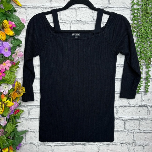 💙2/$40💙NWOT Express Black Ribbed Cutout Shoulder Sweater Size Large - Picture 2 of 12